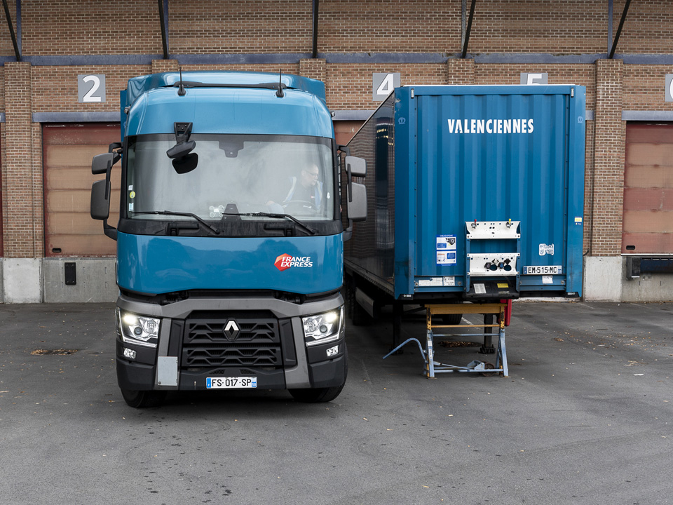 Remorque en débord à quai pour Vanerum chez France Express